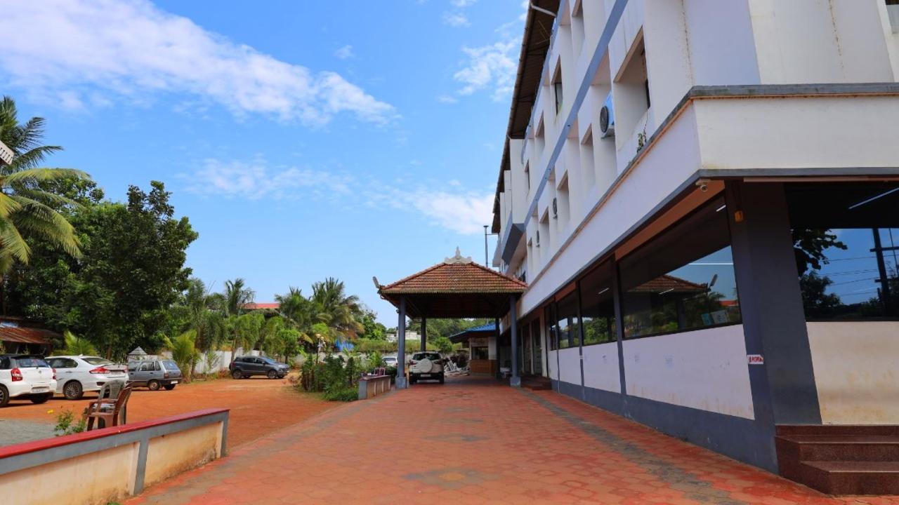 Отель Kukuresidency Wadakkanchery Экстерьер фото