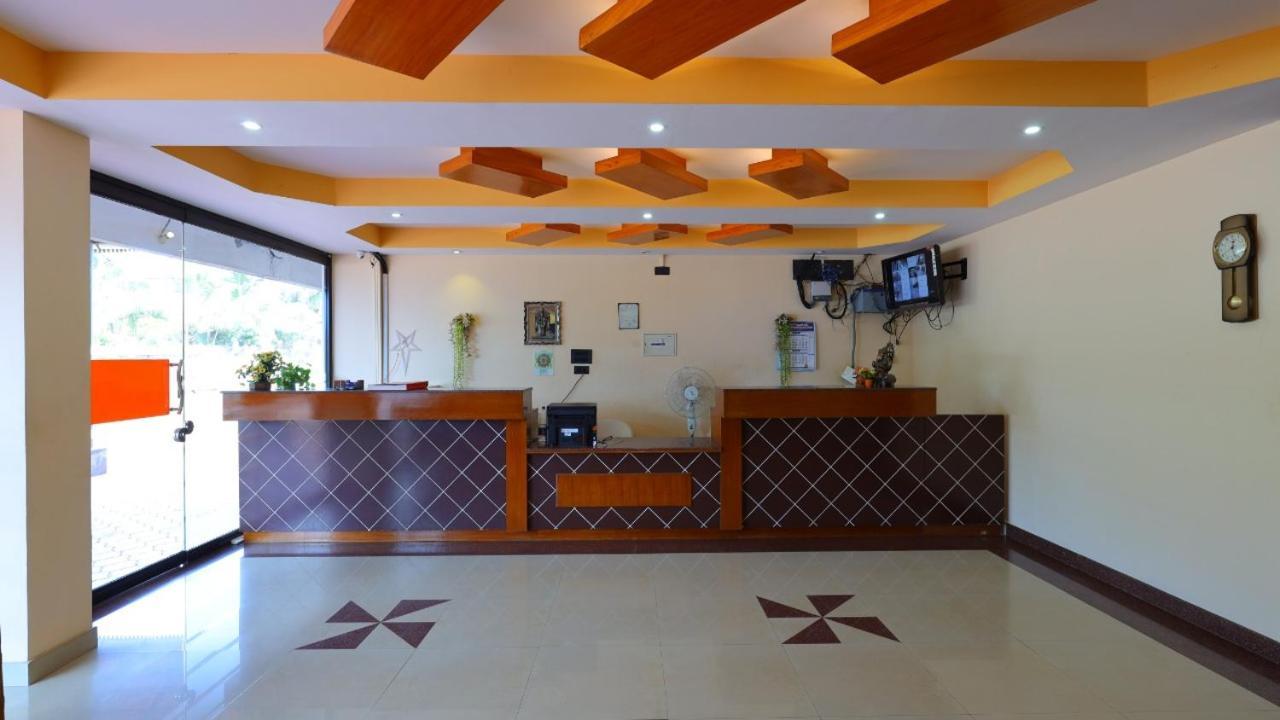 Отель Kukuresidency Wadakkanchery Экстерьер фото